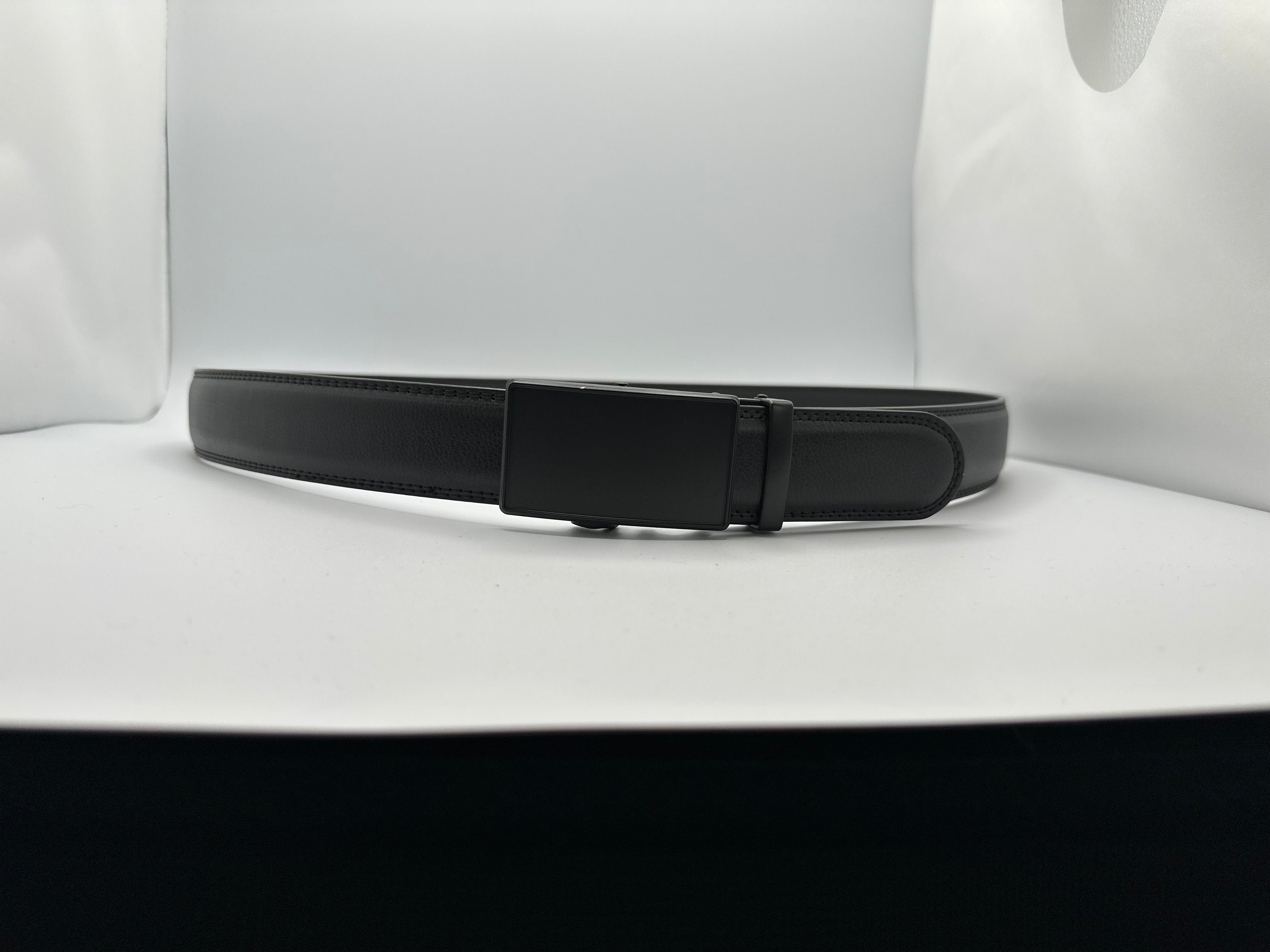 The Sovereign Leather Ratchet Belt | Matte Black Auto-Lock